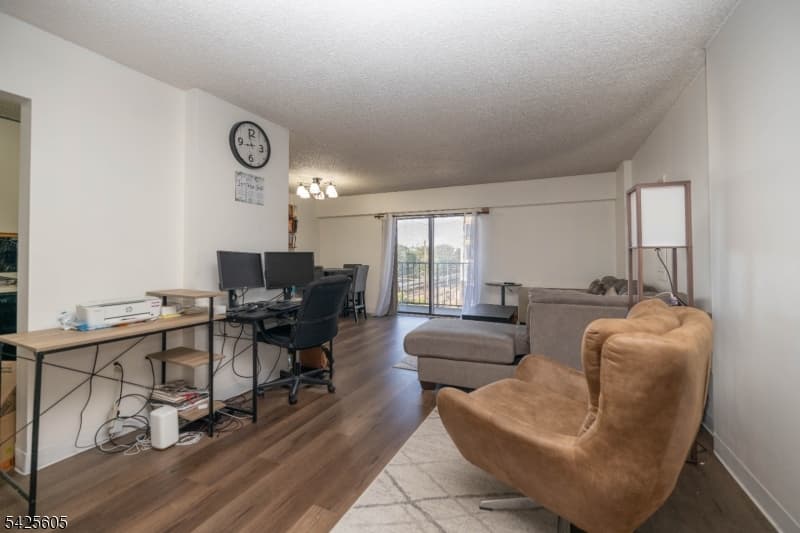 10 N Wood Ave, Linden City, Union