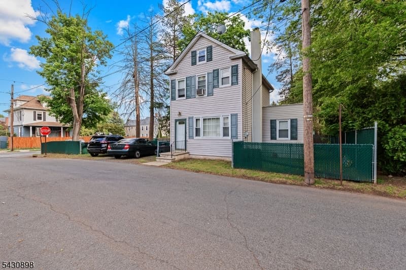 632 Millers Ln, Rahway City
