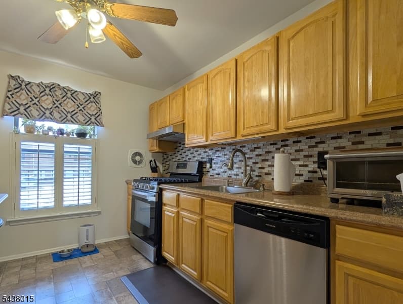 9 West Ct, Westfield Town, Union photo 8