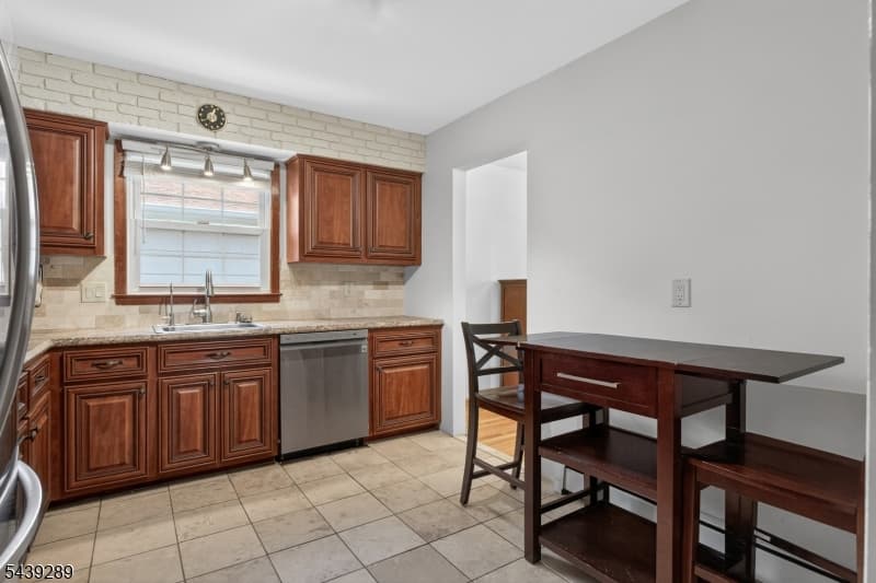 348 W Emerson Ave, Rahway City, Union photo 6