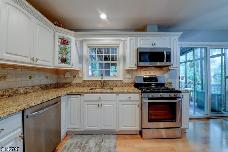 835 Colonial Arms Rd, Union Twp., Union photo 11