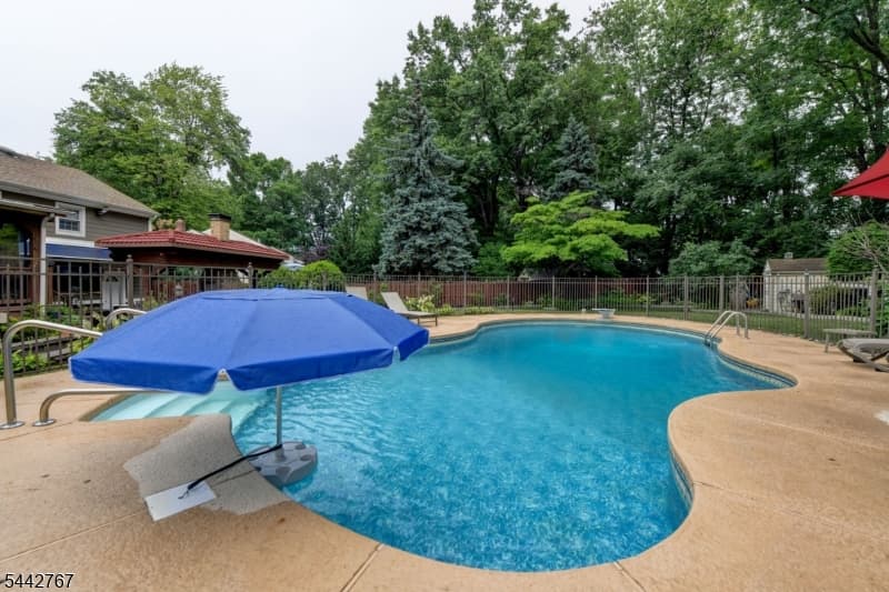 835 Colonial Arms Rd, Union Twp., Union photo 2