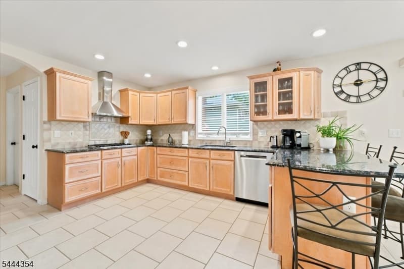580 Center St, Kenilworth Boro, Union photo 15