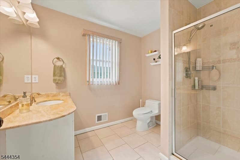 580 Center St, Kenilworth Boro, Union photo 23