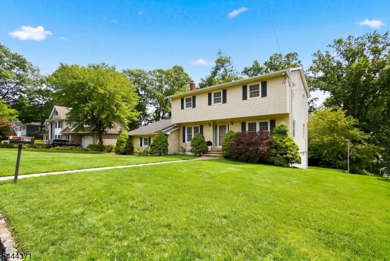 378 FOREST HILL WAY, Mountainside Boro, Union photo 2