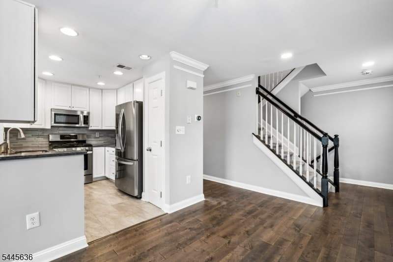 811 Donato Cir, Scotch Plains Twp., Union photo 2
