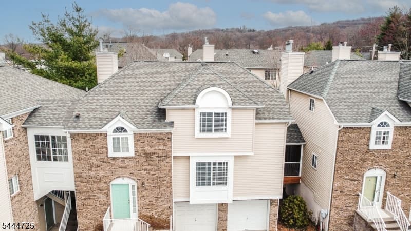 6 Whispering Way W, Berkeley Heights Twp., Union