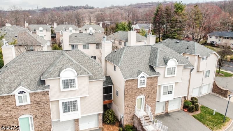 6 Whispering Way W, Berkeley Heights Twp., Union photo 3