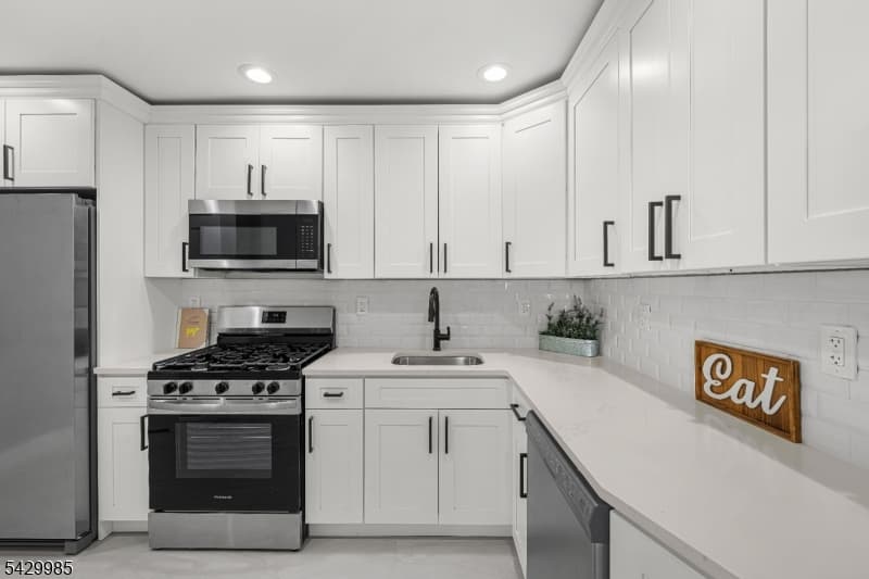 429 Wheatsheaf Rd, Roselle Boro, Union photo 11