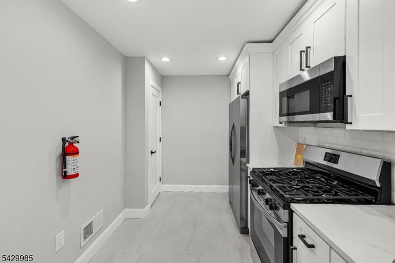 429 Wheatsheaf Rd, Roselle Boro, Union photo 12