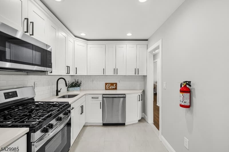 429 Wheatsheaf Rd, Roselle Boro, Union photo 9