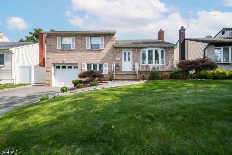 729 Colonial Arms Rd, Union Twp., Union photo 2