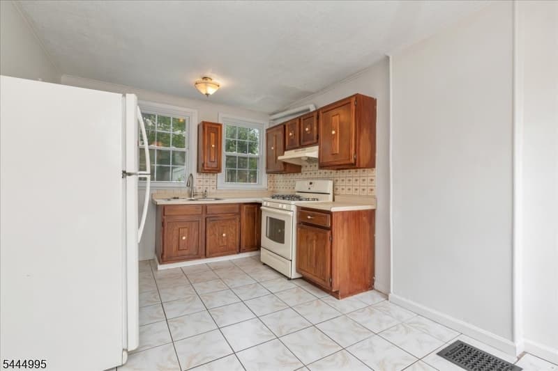 1051 S Elmora Ave, Elizabeth City, Union photo 7