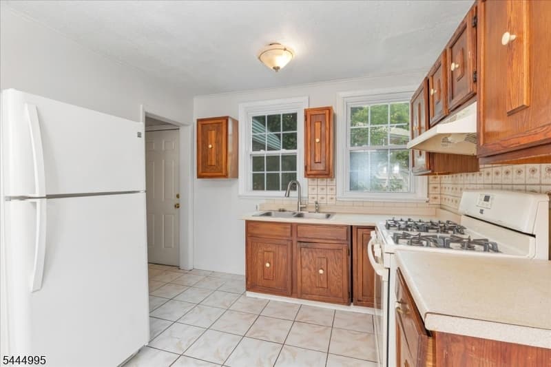 1051 S Elmora Ave, Elizabeth City, Union photo 9