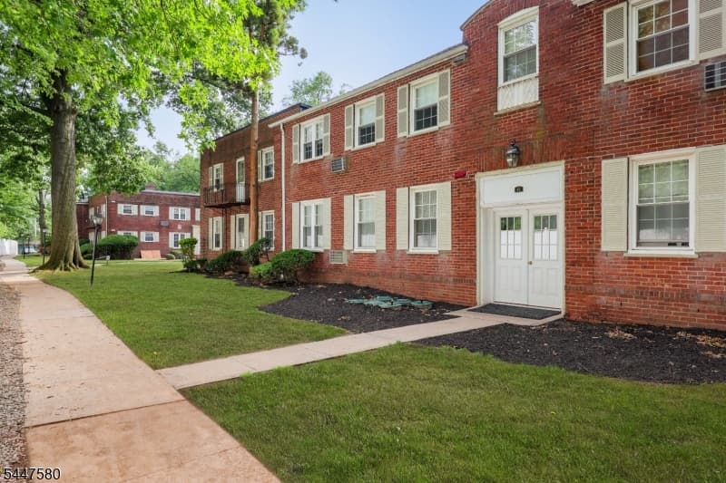 46 F Parkway Village, Cranford Twp., Union