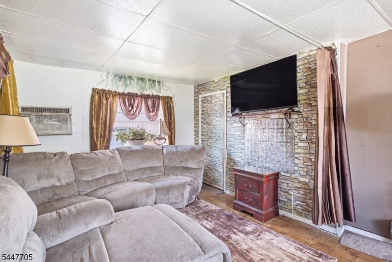 1410 Leslie St, Hillside Twp., Union photo 6