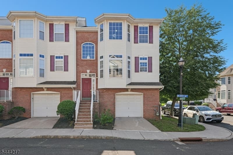 1366 Genovese Ln, Rahway City, Union photo 2