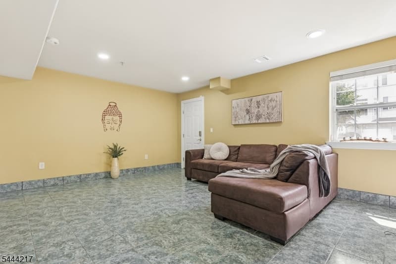 1366 Genovese Ln, Rahway City, Union photo 33
