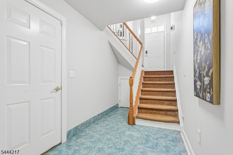 1366 Genovese Ln, Rahway City, Union photo 35