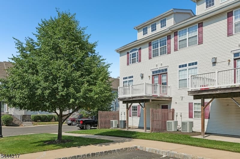 1366 Genovese Ln, Rahway City, Union photo 40