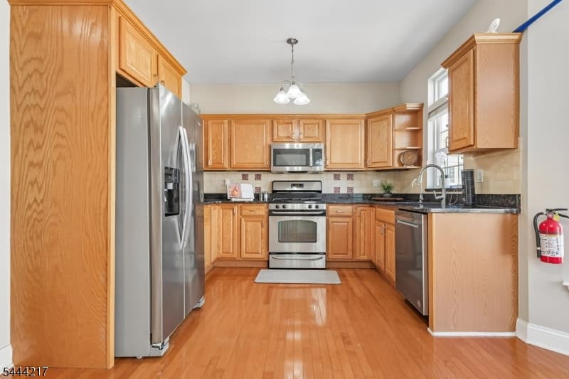 1366 Genovese Ln, Rahway City, Union photo 9