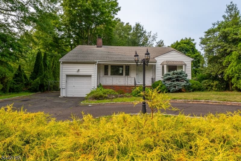 1598 Springfield Ave (1600), Cranford Twp., Union
