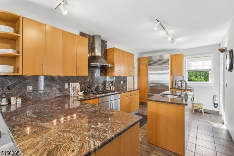 775 Boulevard, Westfield Town, Union photo 11