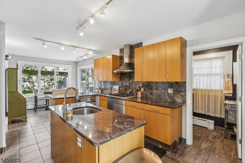775 Boulevard, Westfield Town, Union photo 13
