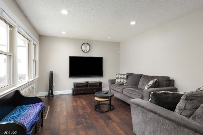 825 Dennis Pl, Linden City, Union photo 8
