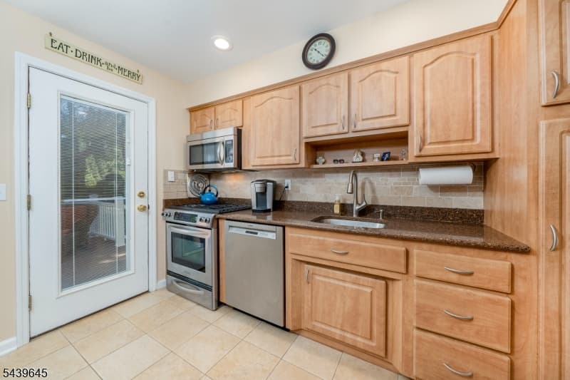 6 Woodbine Cir, New Providence Boro, Union photo 17