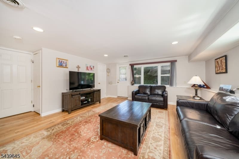 6 Woodbine Cir, New Providence Boro, Union photo 26