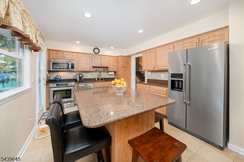 6 Woodbine Cir, New Providence Boro, Union photo 4