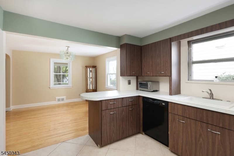 351 Fernwood Ter, Linden City, Union photo 13