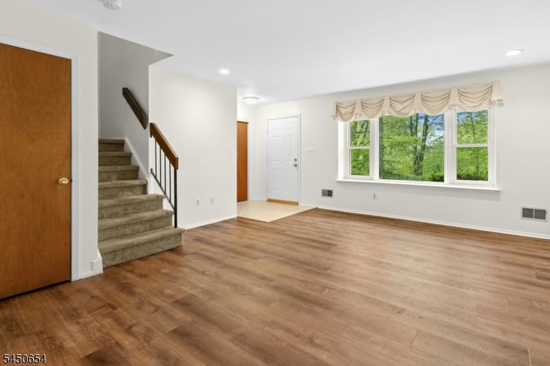 12 Harwich Ct, Scotch Plains Twp., Union photo 4