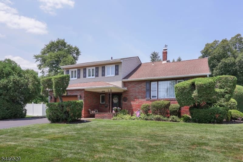 167 Acorn Dr, Clark Twp., Union photo 2