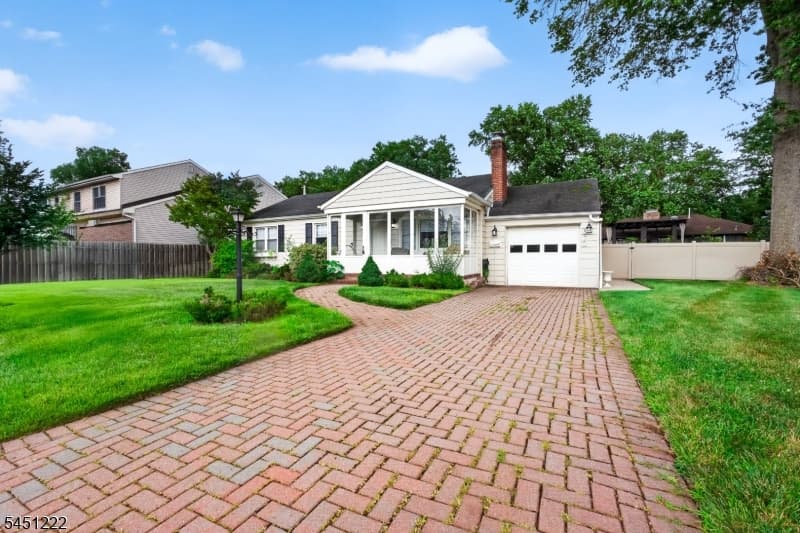 870 Crescent Dr, Rahway City, Union photo 3
