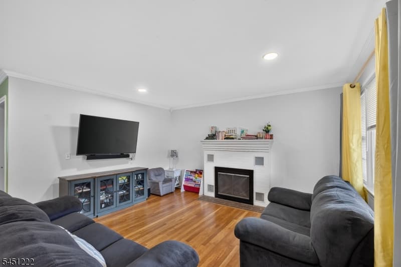 870 Crescent Dr, Rahway City, Union photo 5