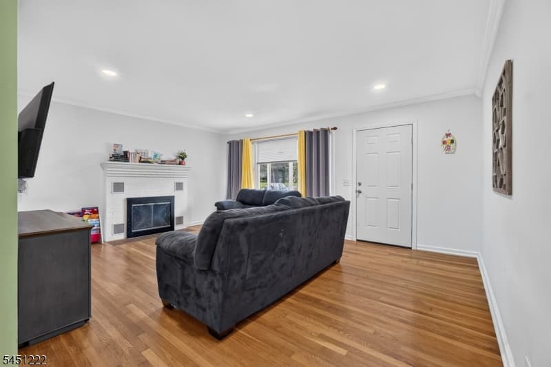 870 Crescent Dr, Rahway City, Union photo 8