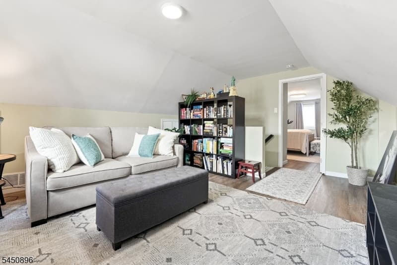 1204 Wheatsheaf Rd, Roselle Boro, Union photo 13