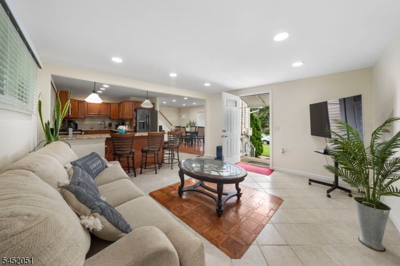 108 Independence Dr, Roselle Boro, Union photo 6