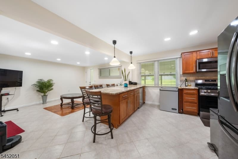 108 Independence Dr, Roselle Boro, Union photo 8