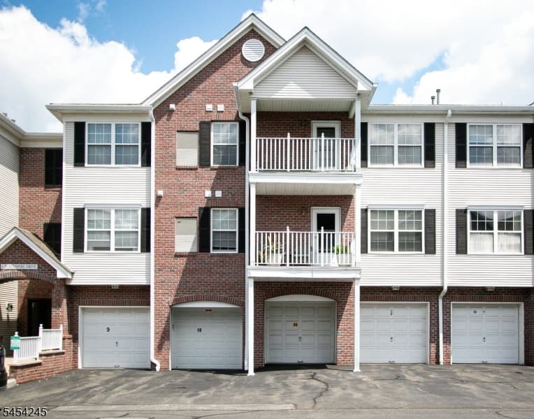10 Redspire Dr, Union Twp.
