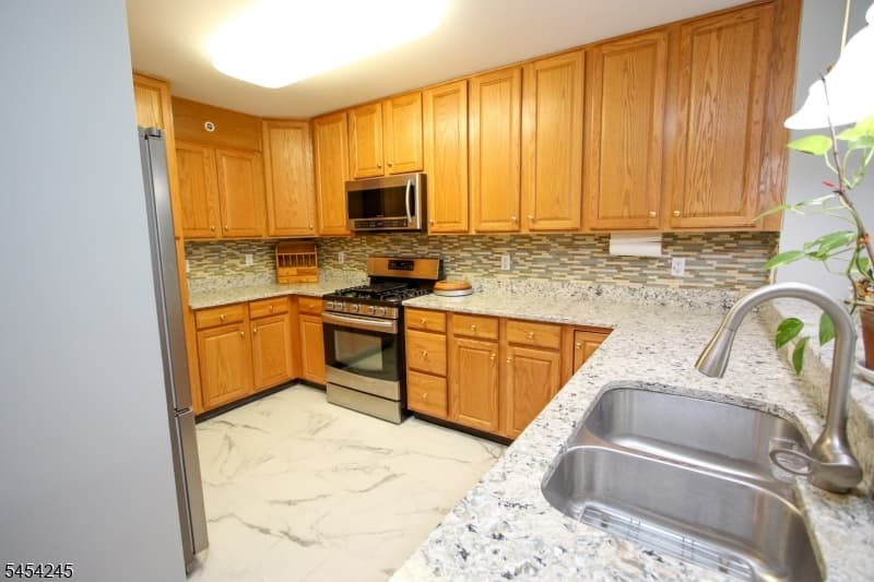 10 Redspire Dr, Union Twp. photo 3