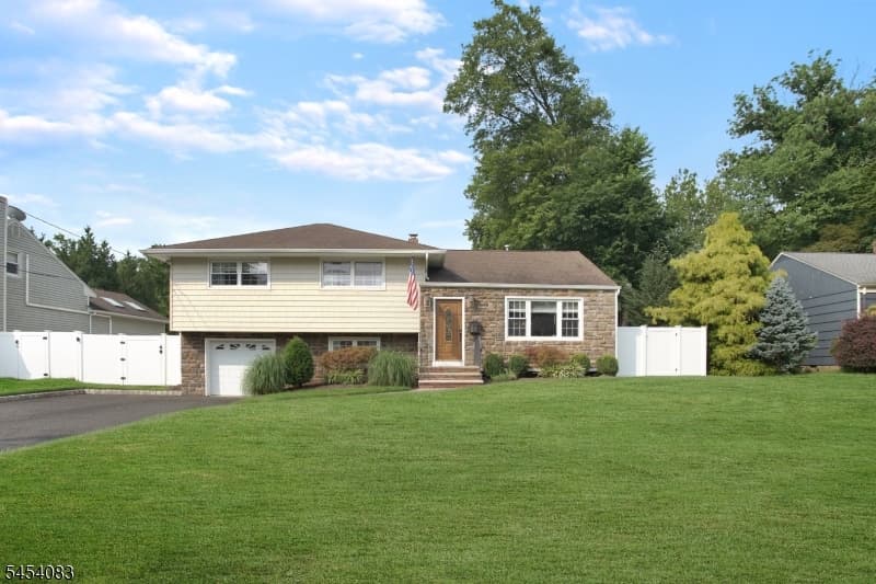 9 Brookdale Rd, Cranford Twp. photo 2