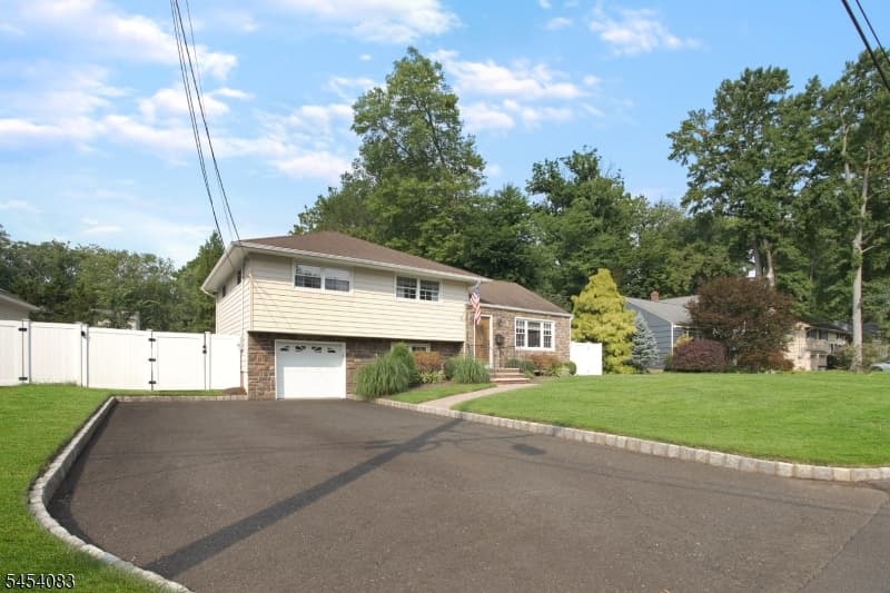 9 Brookdale Rd, Cranford Twp. photo 3