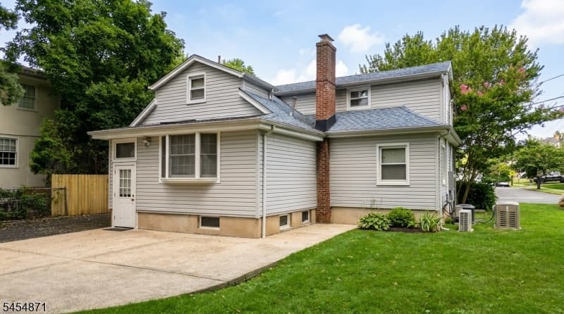 45 Brook St, Springfield Twp. photo 3