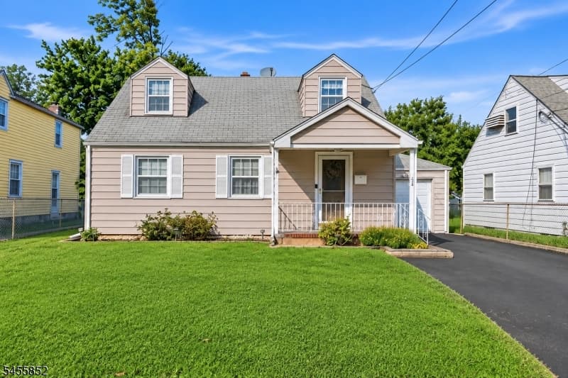 24 Sunset Dr, Clark Twp.