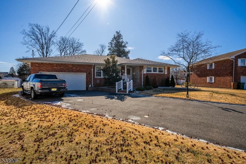 1015 Georgian Dr, Linden City