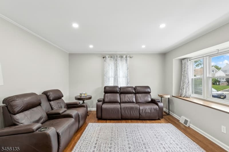 827 Pine St, Roselle Park Boro photo 4