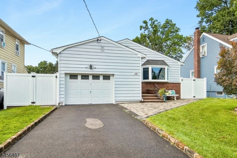 196 Galloping Hill Rd, Roselle Park Boro photo 2